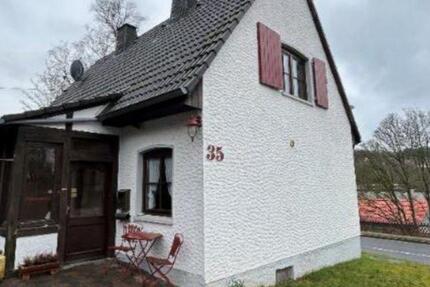 Haus Kall - 4 Zimmer, 135 m&sup2;, 1.000&euro; | Angebot:25993240