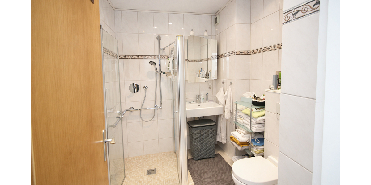 Mit 3D: Mehrfamilienhaus 4 Einheiten (2 Wg. frei) + 4 Garagen – Potenzial bis ca. 40.000 EUR p.a. - Mehrfamilienhaus, Wohnhaus Brühl | Angebot:26001821