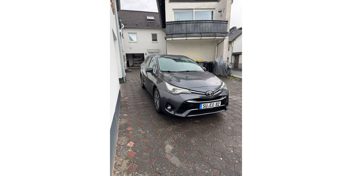 Toyota Avensis 123.000 km 15.200 &euro; Alfter 53347