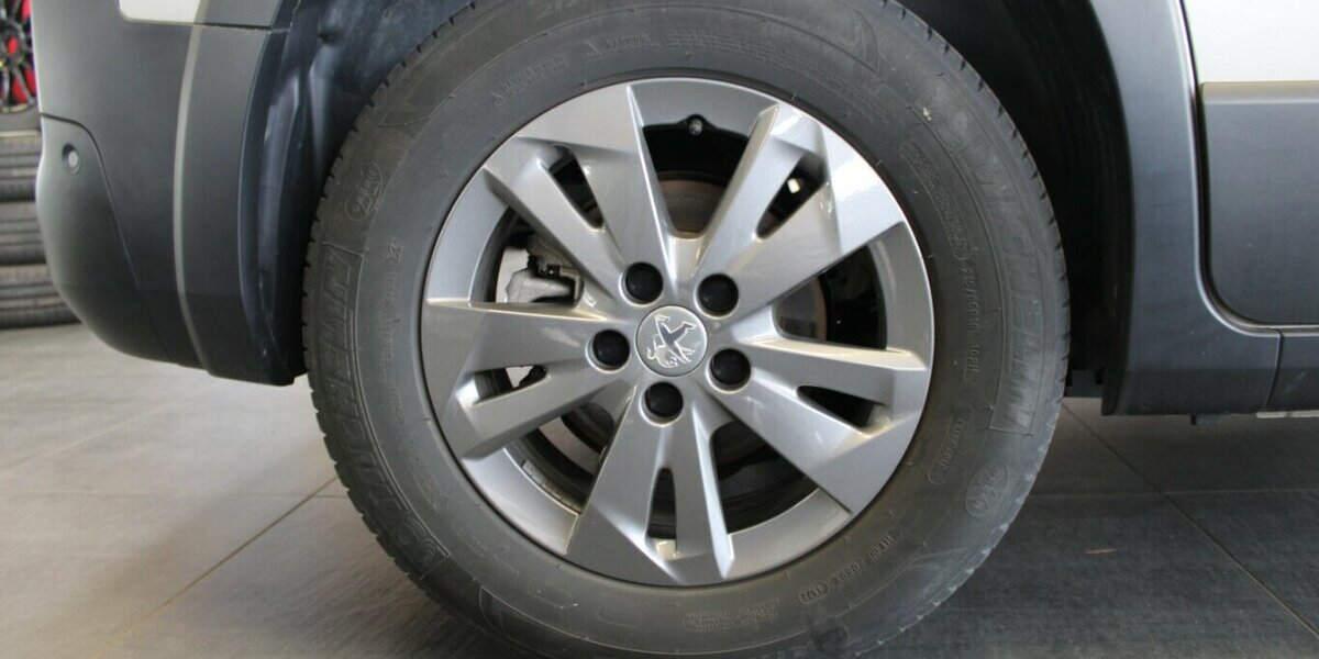 Peugeot e-Rifter Elektro L1 Allure Pack 12.978 km 21.980 &euro; Euskirchen 53881