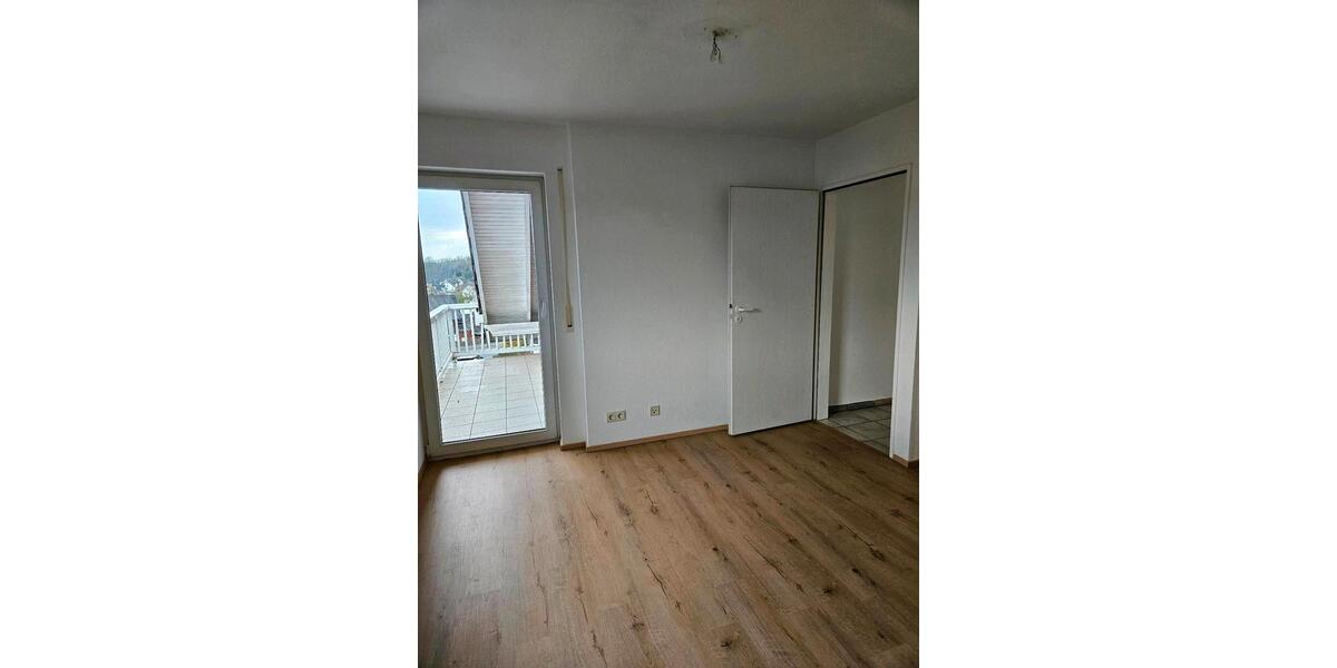 Dachgeschoßwohnung Erftstadt - 4 Zimmer, 83 m&sup2;, 800&euro; | Angebot:25959353