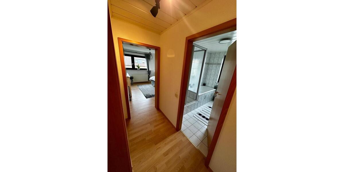 Dachgeschoßwohnung Wachtberg - 4 Zimmer, 106 m&sup2;, 1.085&euro; | Angebot:26030192