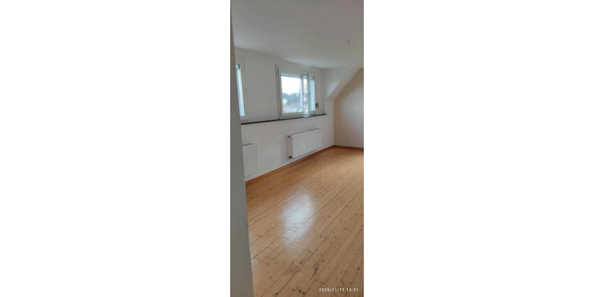 Doppelhaushälfte Hönningen - 7 Zimmer, 135 m&sup2;, 950&euro; | Angebot:25394434