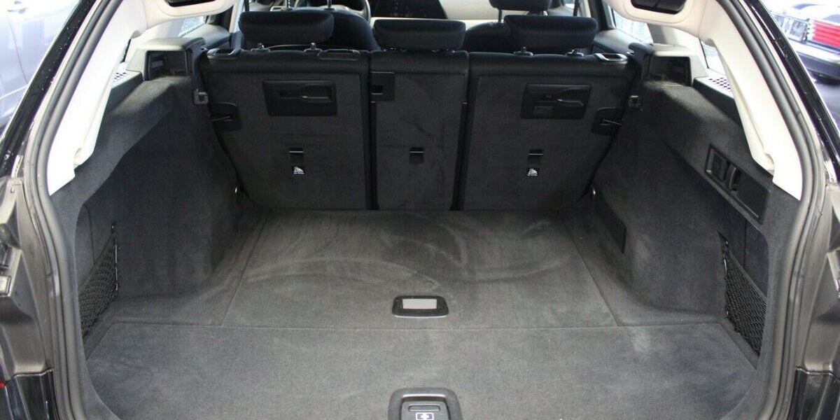 BMW 318 318d Touring Aut. Advantage 97.827 km 22.980 &euro; Euskirchen 53881