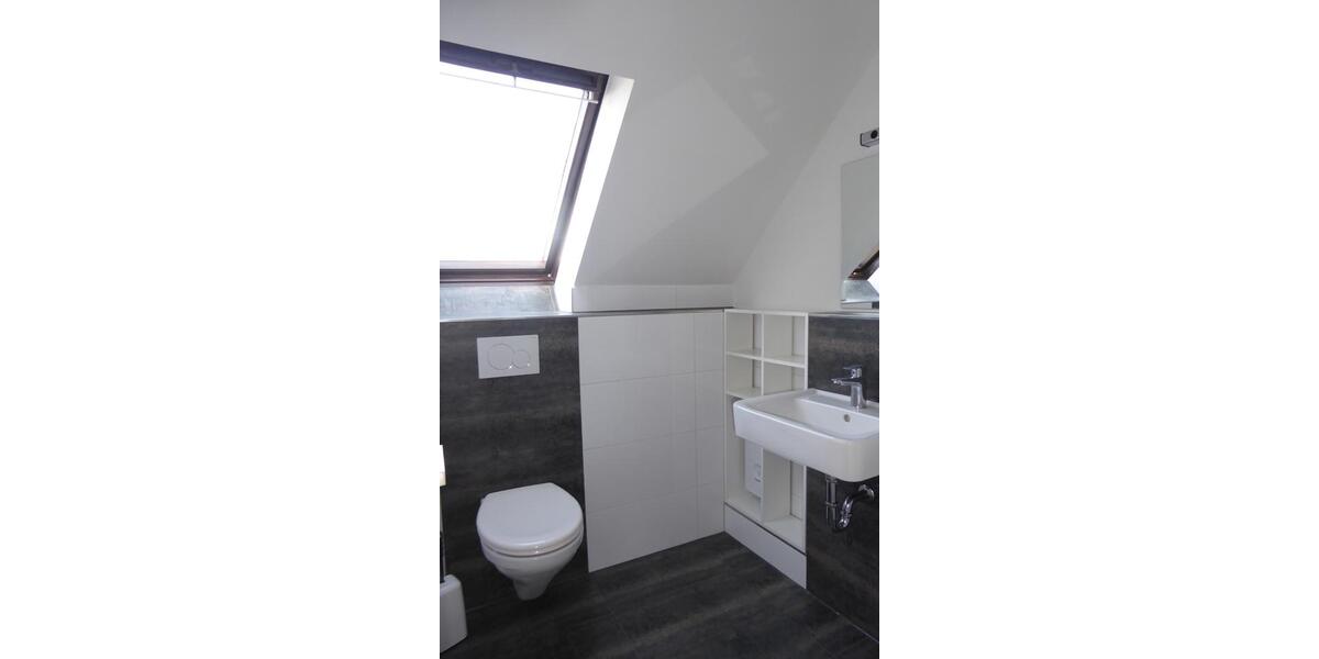 Dachgeschoßwohnung Bonn Auerberg - 1 Zimmer, 30 m&sup2;, 580&euro; | Angebot:25751673