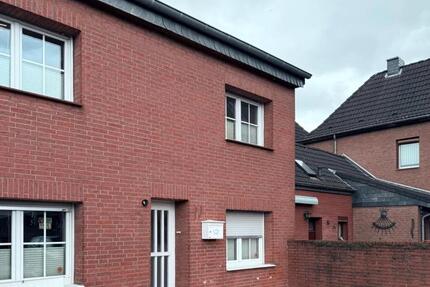 Haus Köln Chorweiler - 4 Zimmer, 96 m&sup2;, 1.750&euro; | Angebot:25734666