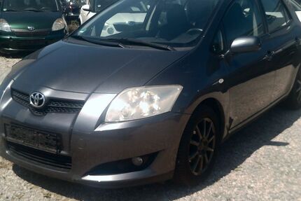 Toyota Auris 147.000 km 3.799 &euro; Bonn 53227