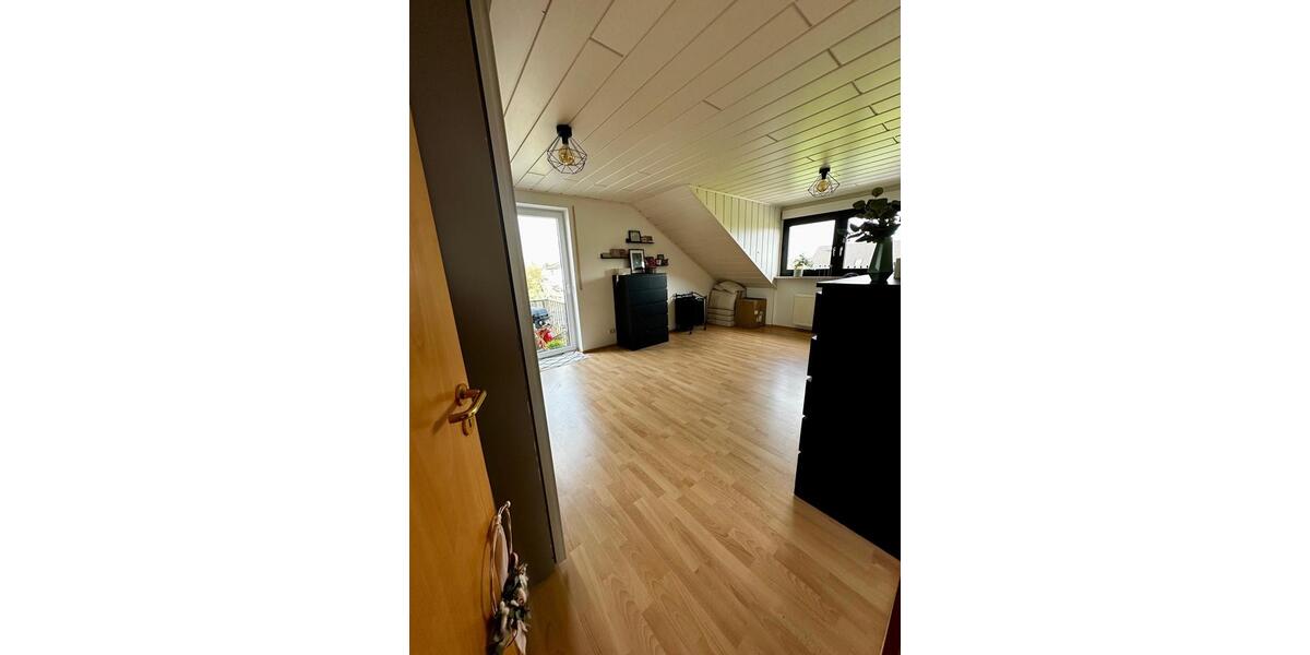 Dachgeschoßwohnung Wachtberg - 4 Zimmer, 106 m&sup2;, 1.085&euro; | Angebot:26030192