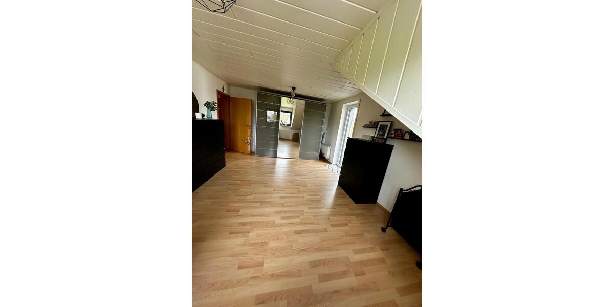 Dachgeschoßwohnung Wachtberg - 4 Zimmer, 106 m&sup2;, 1.085&euro; | Angebot:26030192