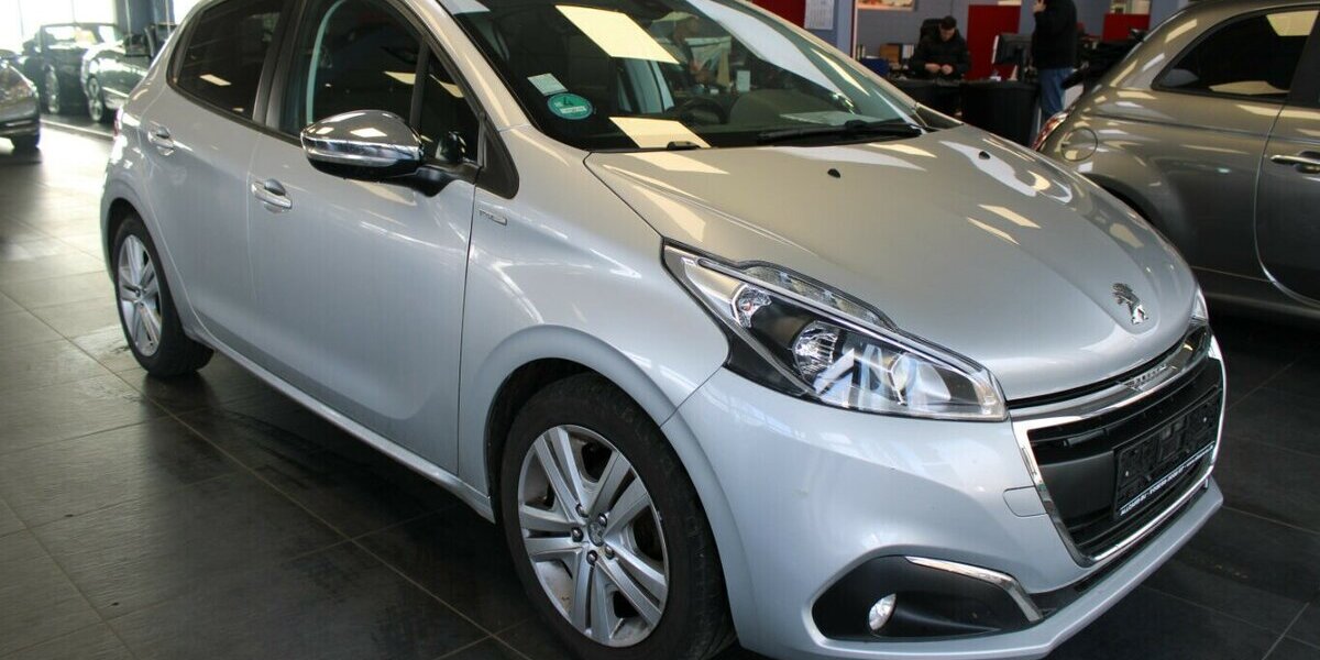 Peugeot 208 1.2 PureTech 82 Style - Panorama - 5-Türig - 89.226 km 8.980 &euro; Euskirchen 53881