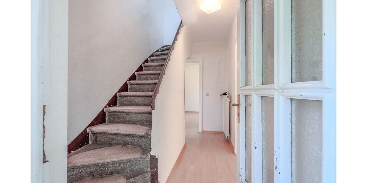 Großes Grundstück, viel Potenzial – Doppelhaushälfte mit 6 Zimmern - Doppelhaushälfte Bonn Holzlar | Angebot:27023114