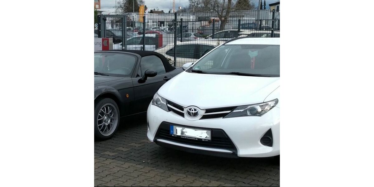 Toyota Auris 118.000 km 6.900 &euro; Niederkassel 53859