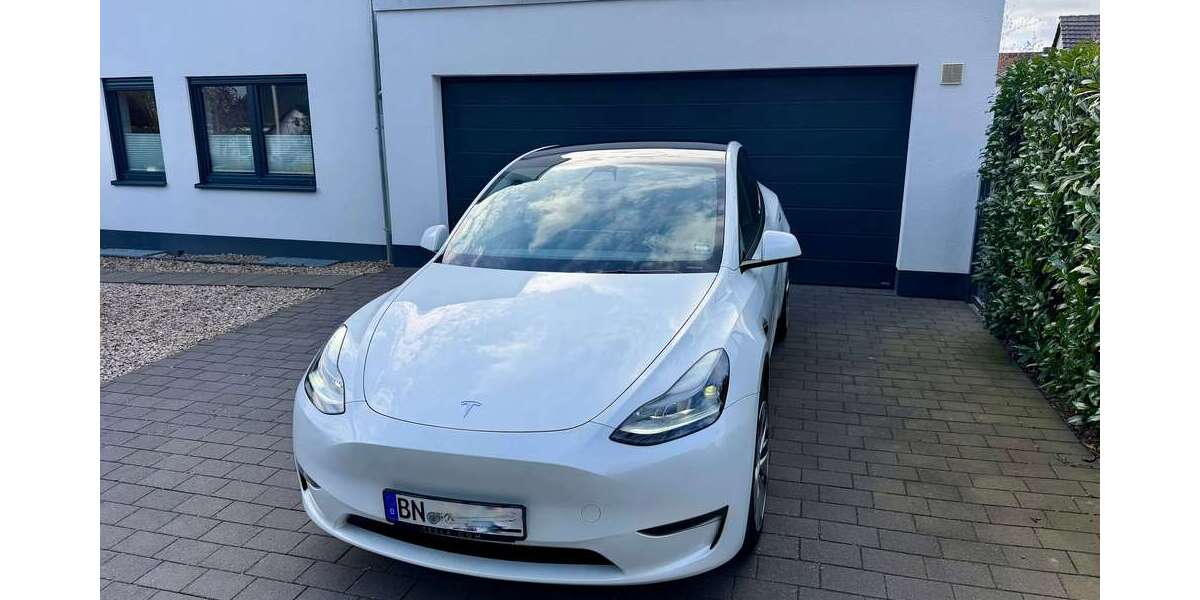 Tesla Model Y 65.700 km 32.900 &euro; Bonn 53125
