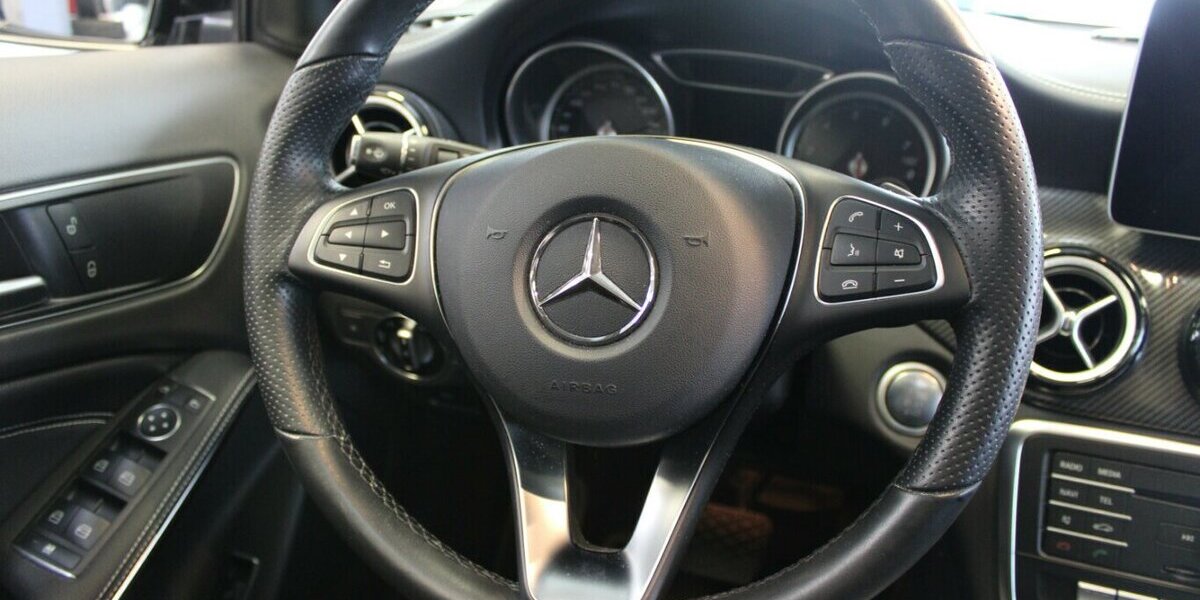 Mercedes-Benz GLA 200 7G-DCT Edition - Panorama - 69.981 km 21.980 &euro; Euskirchen 53881