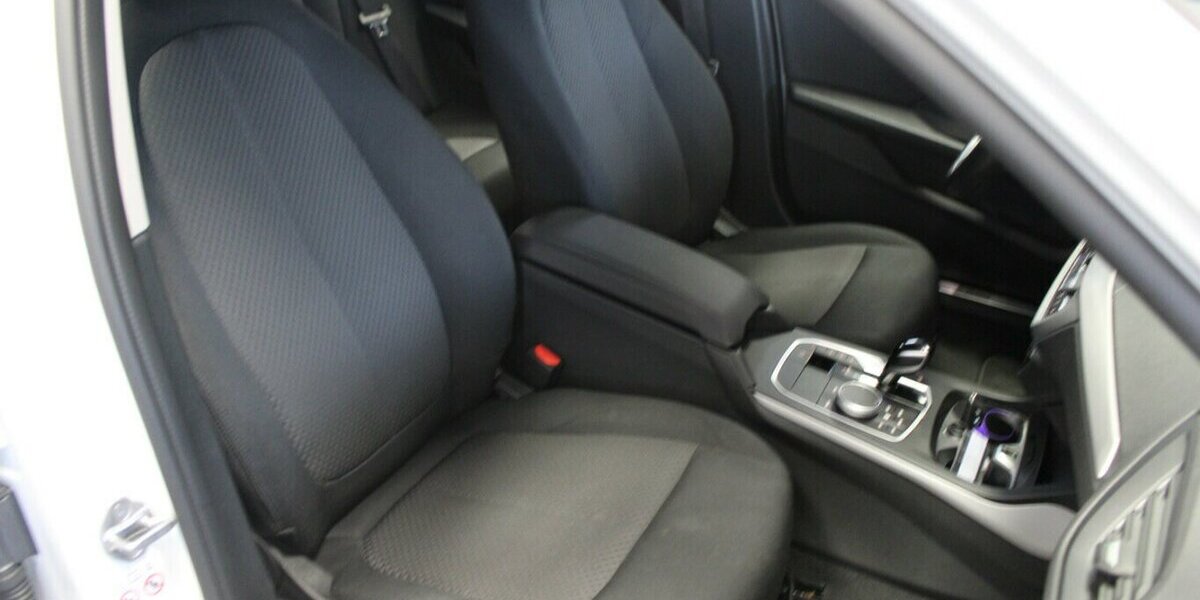 BMW 118i Aut. Advantage - Navi - LED - 49.998 km 21.980 &euro; Euskirchen 53881