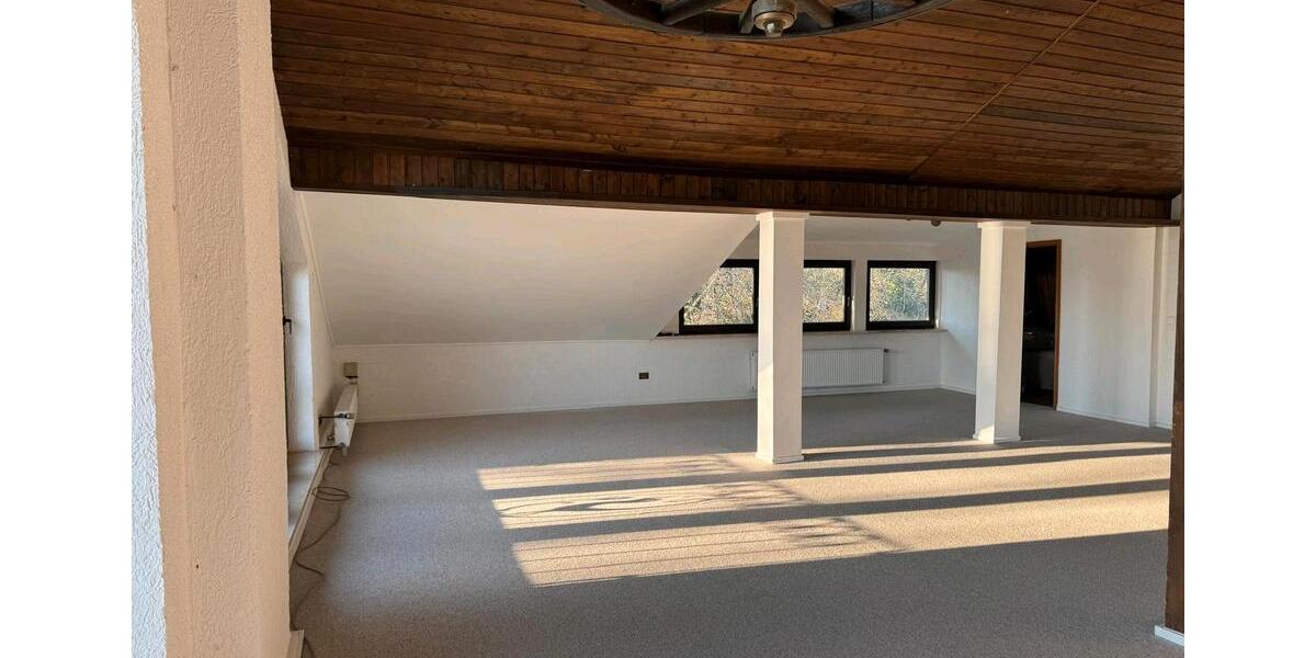 Dachgeschoßwohnung Königswinter - 3 Zimmer, 130 m&sup2;, 1.000&euro; | Angebot:25920056