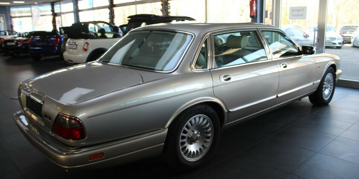 Jaguar Daimler Six 4.0 Lang - Automatik - Schiebedach - 119.865 km 19.980 &euro; Euskirchen 53881