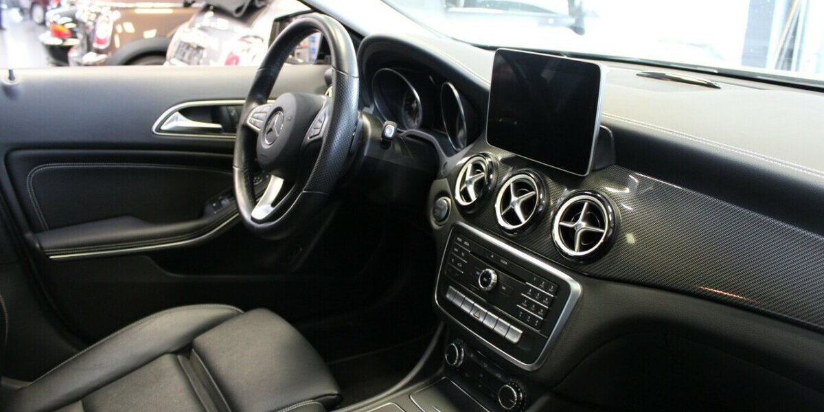 Mercedes-Benz GLA 200 7G-DCT Edition - Panorama - 69.981 km 21.980 &euro; Euskirchen 53881