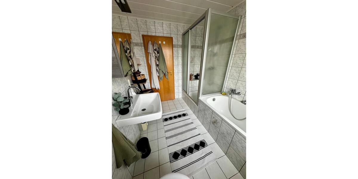 Dachgeschoßwohnung Wachtberg - 4 Zimmer, 106 m&sup2;, 1.085&euro; | Angebot:26030192