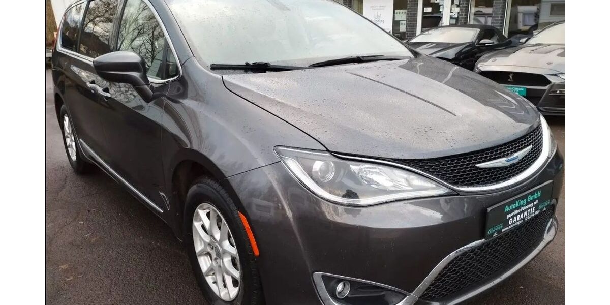 Chrysler Pacifica 102.000 km 22.500 &euro; Königswinter 53639