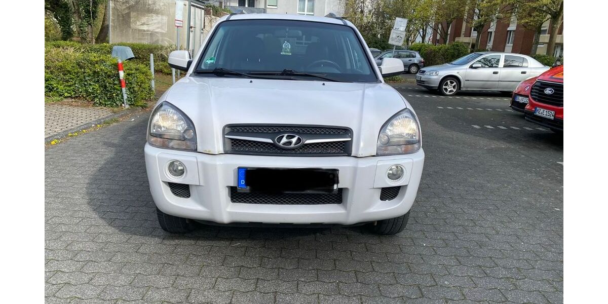 Hyundai TUCSON 186.000 km 2.900 &euro; Bonn 53125