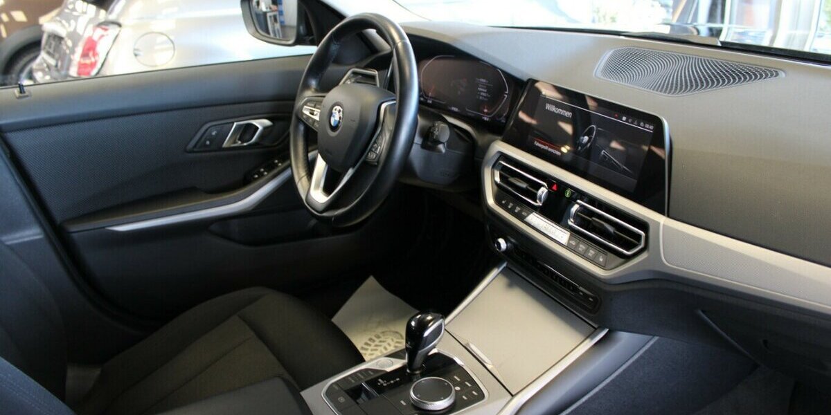 BMW 318 318d Touring Aut. Advantage 97.827 km 22.980 &euro; Euskirchen 53881