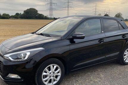 Hyundai i20 74.000 km 8.640 &euro; Hürth 50354