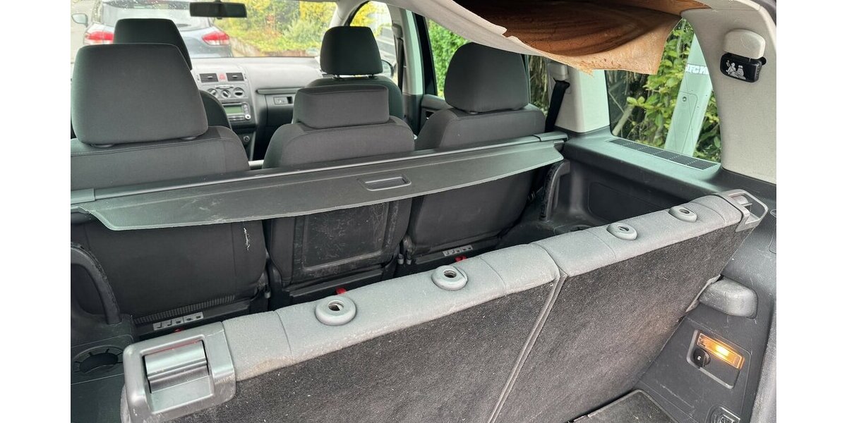 VW Touran 1.6FSI 7Sitze SR+WR eGSD DSG 1Hd !MÄNGEL! 213.000 km 1.100 &euro; Erftstadt 50374