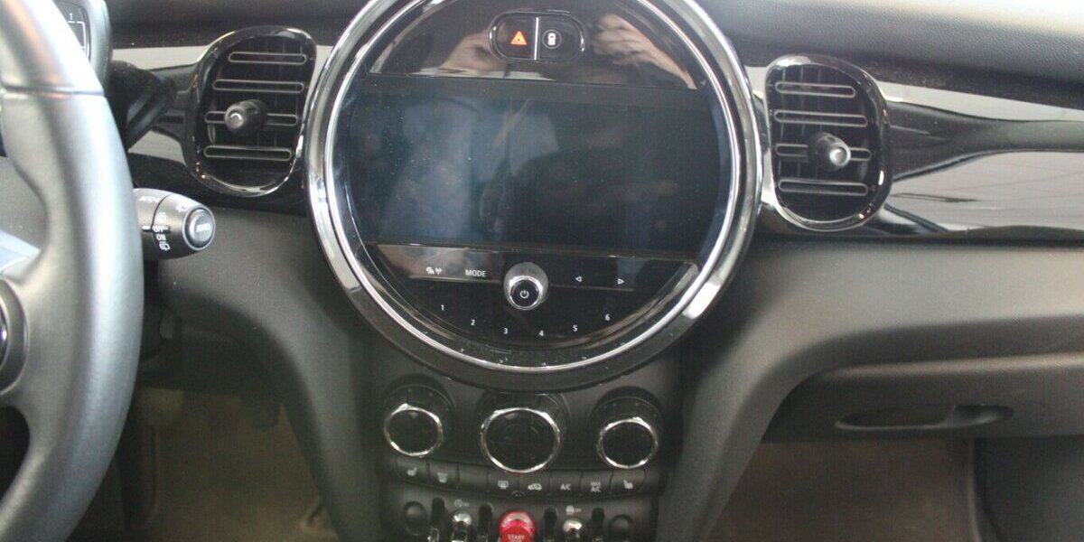 Mini Cooper Essential Trim 57.200 km 16.980 &euro; Euskirchen 53881