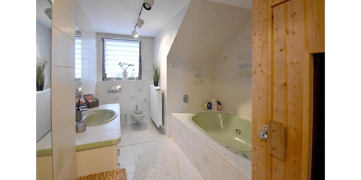 Dachgeschoßwohnung Rheinbach - 2 Zimmer, 93 m&sup2;, 840&euro; | Angebot:25377629