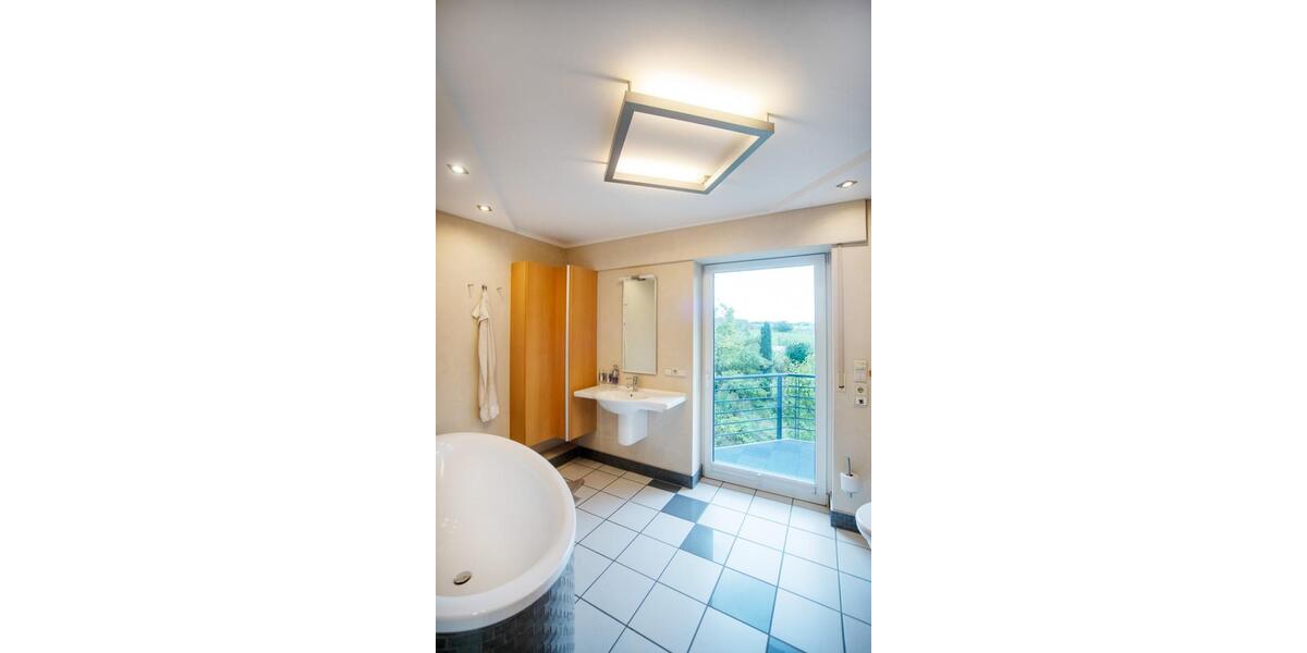 Einfamilienhaus Königswinter - 8 Zimmer, 215 m&sup2;, 929.000&euro; | Angebot:25649369