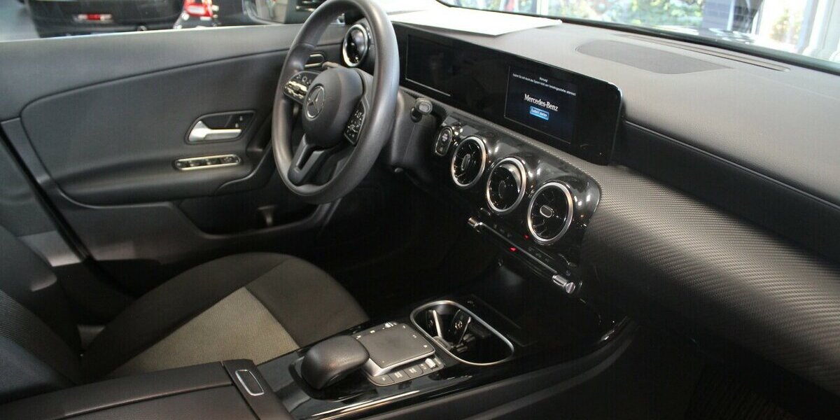 Mercedes-Benz CLA 180 Shooting Brake 7G-DCT Navi - BT. - Shz. 66.681 km 21.980 &euro; Euskirchen 53881