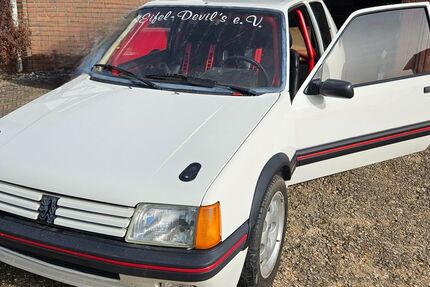 Peugeot 205 211.000 km 19.000 &euro; Bonn 53111
