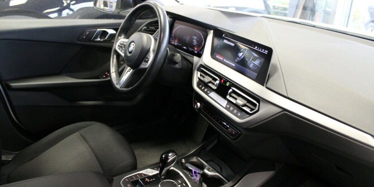 BMW 118i Aut. Advantage - Navi - LED - 49.998 km 21.980 &euro; Euskirchen 53881