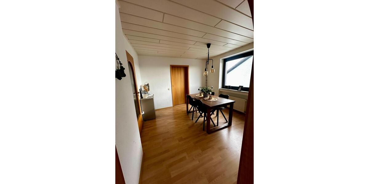 Dachgeschoßwohnung Wachtberg - 4 Zimmer, 106 m&sup2;, 1.085&euro; | Angebot:26030192