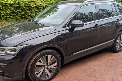 VW Tiguan 62.500 km 23.800 &euro; Mechernich 53894