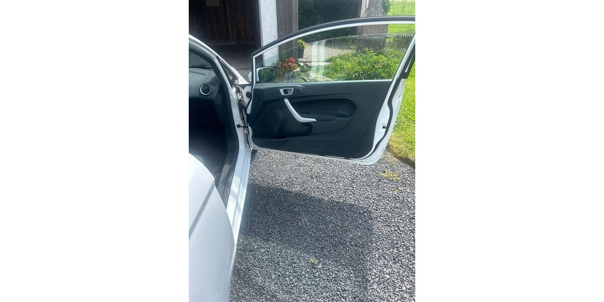 Ford Fiesta 142.800 km 5.300 &euro; Swisttal 53913