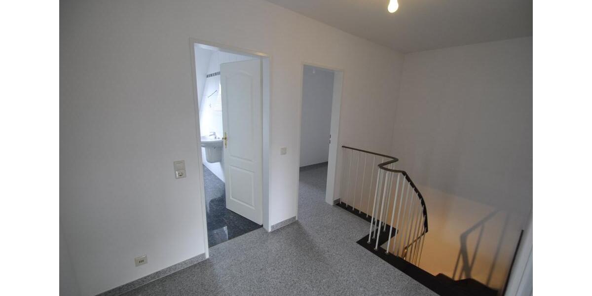 Dachgeschoßwohnung Niederkassel - 2 Zimmer, 63 m&sup2;, 239.000&euro; | Angebot:26056558