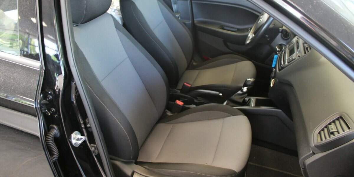 Hyundai i20 1.2 5-Türig - Klima - SHZ - 83.709 km 9.480 &euro; Euskirchen 53881