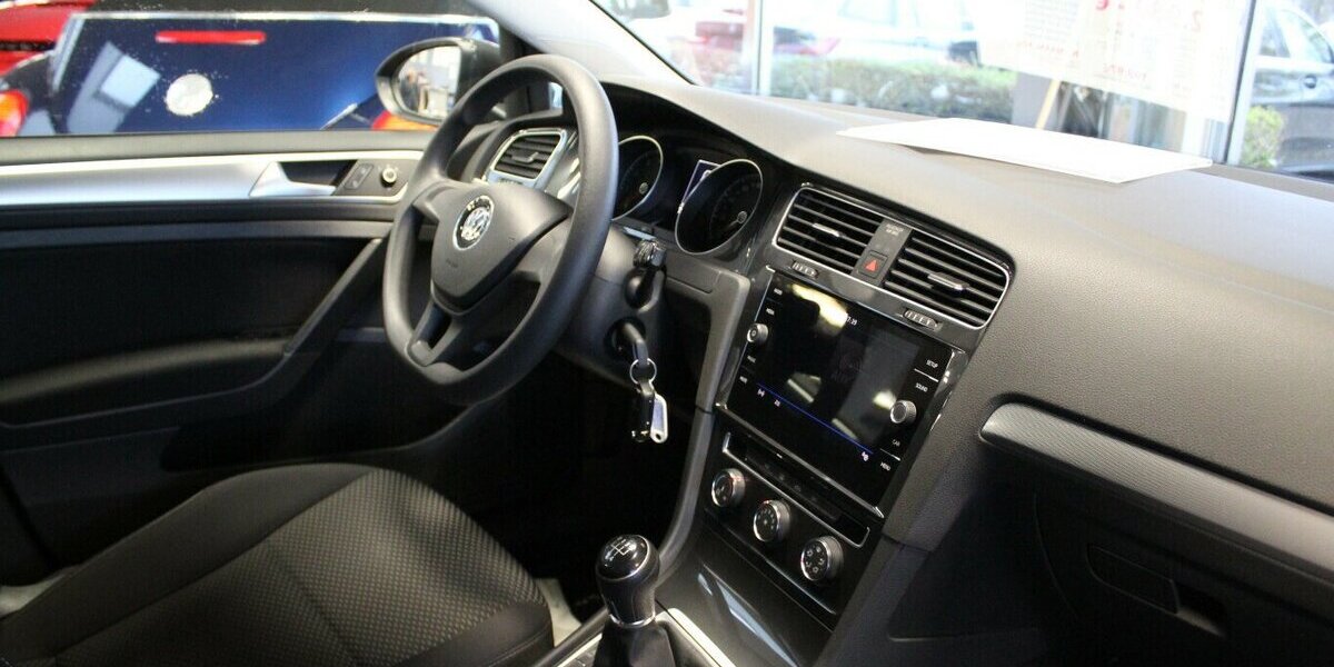 VW Golf 1.0 TSI OPF Trendline 76.316 km 11.480 &euro; Euskirchen 53881