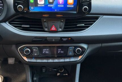 Hyundai i30 126.000 km 7.450 &euro; Bonn 53129