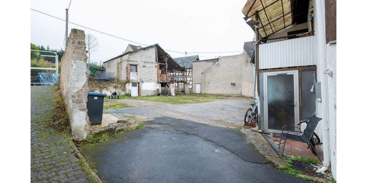 Mehrfamilienhaus, Wohnhaus Bad Neuenahr-Ahrweiler Ramersbach - 8 Zimmer, 200 m&sup2;, 199.000&euro; | Angebot:25677249