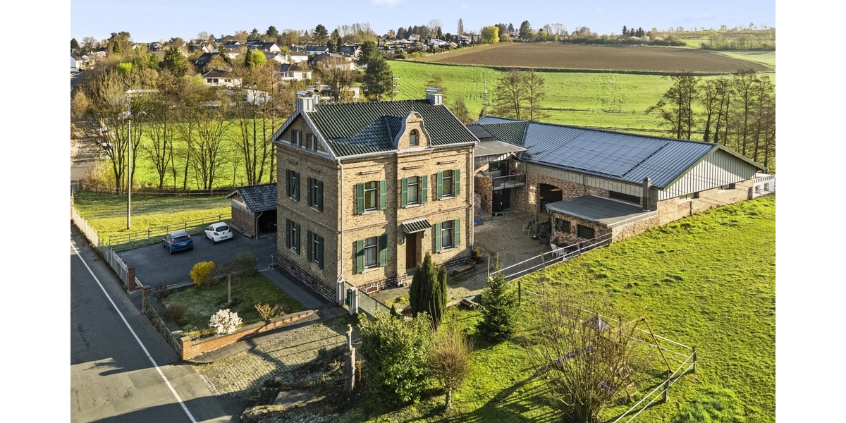 Nachhaltiges Anwesen mit top Energiewerten, Reitanlage und Platz für mehrere Generationen! - Mehrfamilienhaus, Wohnhaus Königswinter | Angebot:21578876