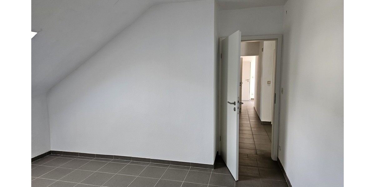 Moderne Dachgeschosswohnung in ruhiger Lage - Dachgeschoßwohnung Königswinter | Angebot:24863857