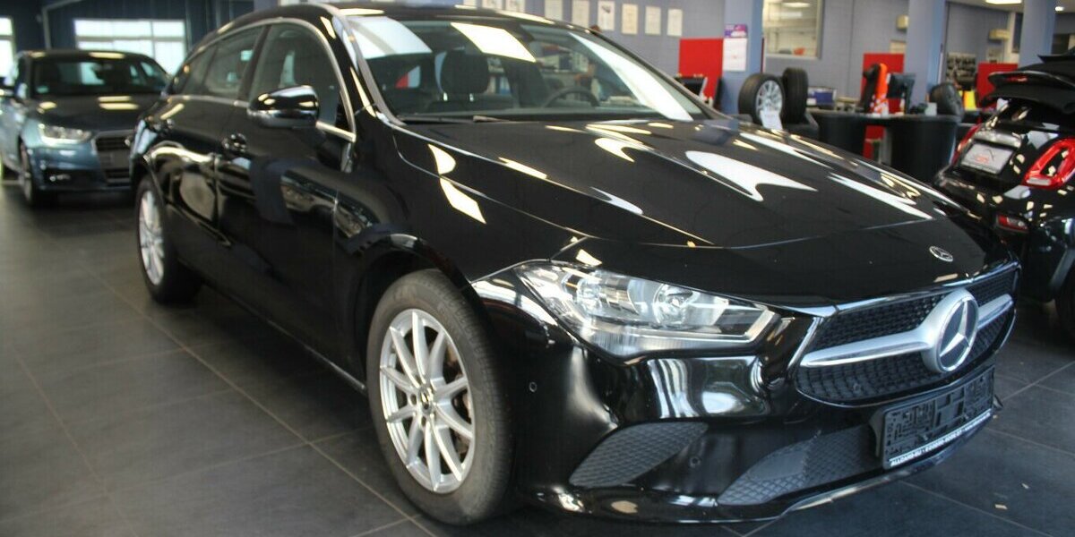 Mercedes-Benz CLA 180 Shooting Brake 7G-DCT Navi - BT. - Shz. 66.681 km 21.980 &euro; Euskirchen 53881