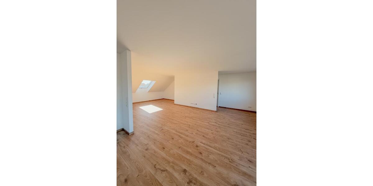Dachgeschoßwohnung Euskirchen - 3 Zimmer, 131 m&sup2;, 1.375&euro; | Angebot:26618141