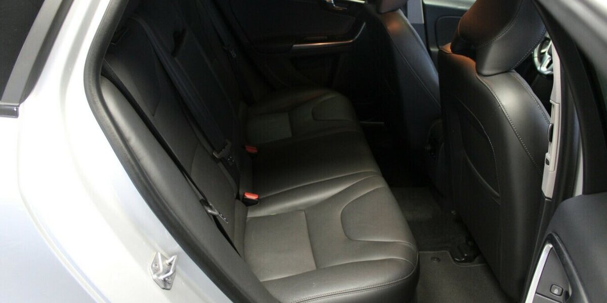 Volvo V60 Cross Country D4 Geartronic Pro - Schiebedach 104.995 km 19.980 &euro; Euskirchen 53881