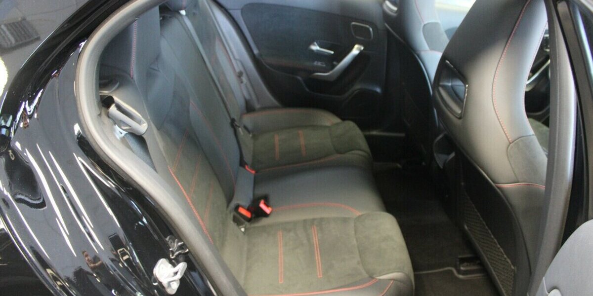 Mercedes-Benz A 45 AMG 4Matic + AMG Speedshift DCT 8G 36.341 km 43.980 &euro; Euskirchen 53881