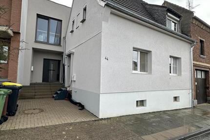 Haus Bornheim - 5 Zimmer, 180 m&sup2;, 670.000&euro; | Angebot:25647827