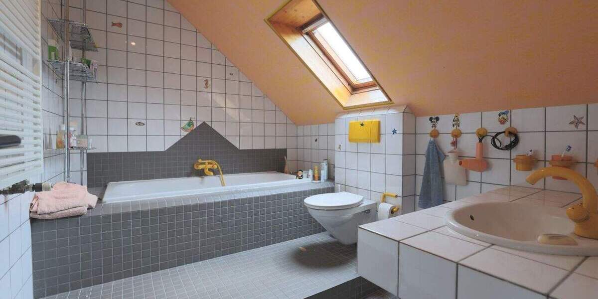 Einfamilienhaus Bonn Duisdorf - 7 Zimmer, 164 m&sup2;, 628.000&euro; | Angebot:25938100